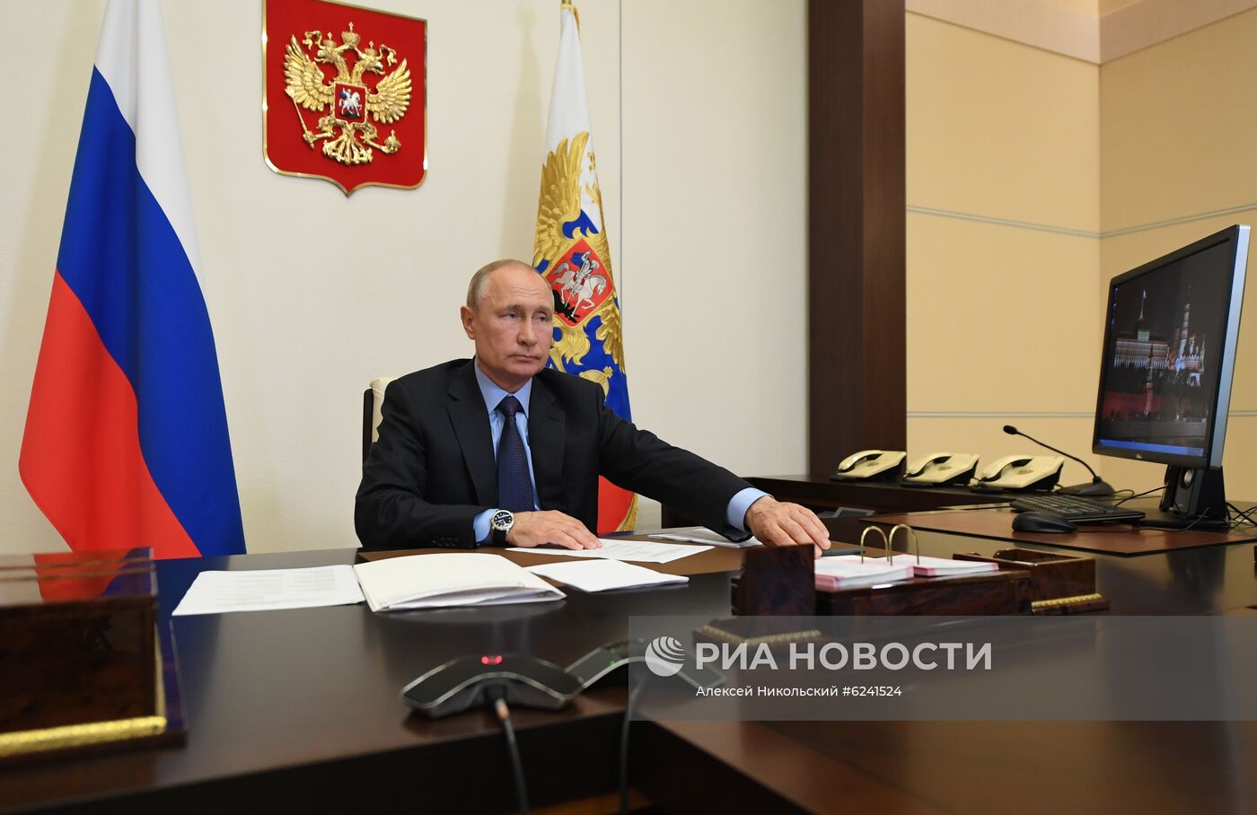 Президент РФ В. Путин провел совещание о развитии генетических технологий в РФ