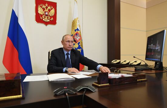 Президент РФ В. Путин провел совещание о развитии генетических технологий в РФ