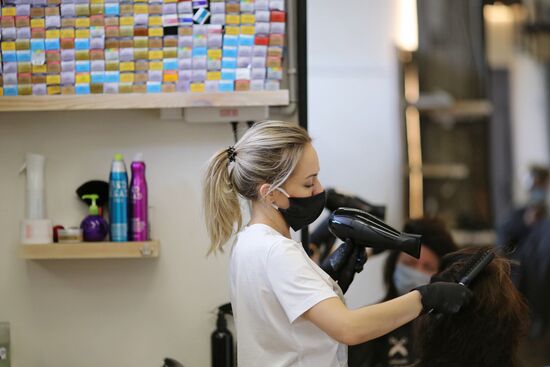 Работа салона красоты в Волгограде