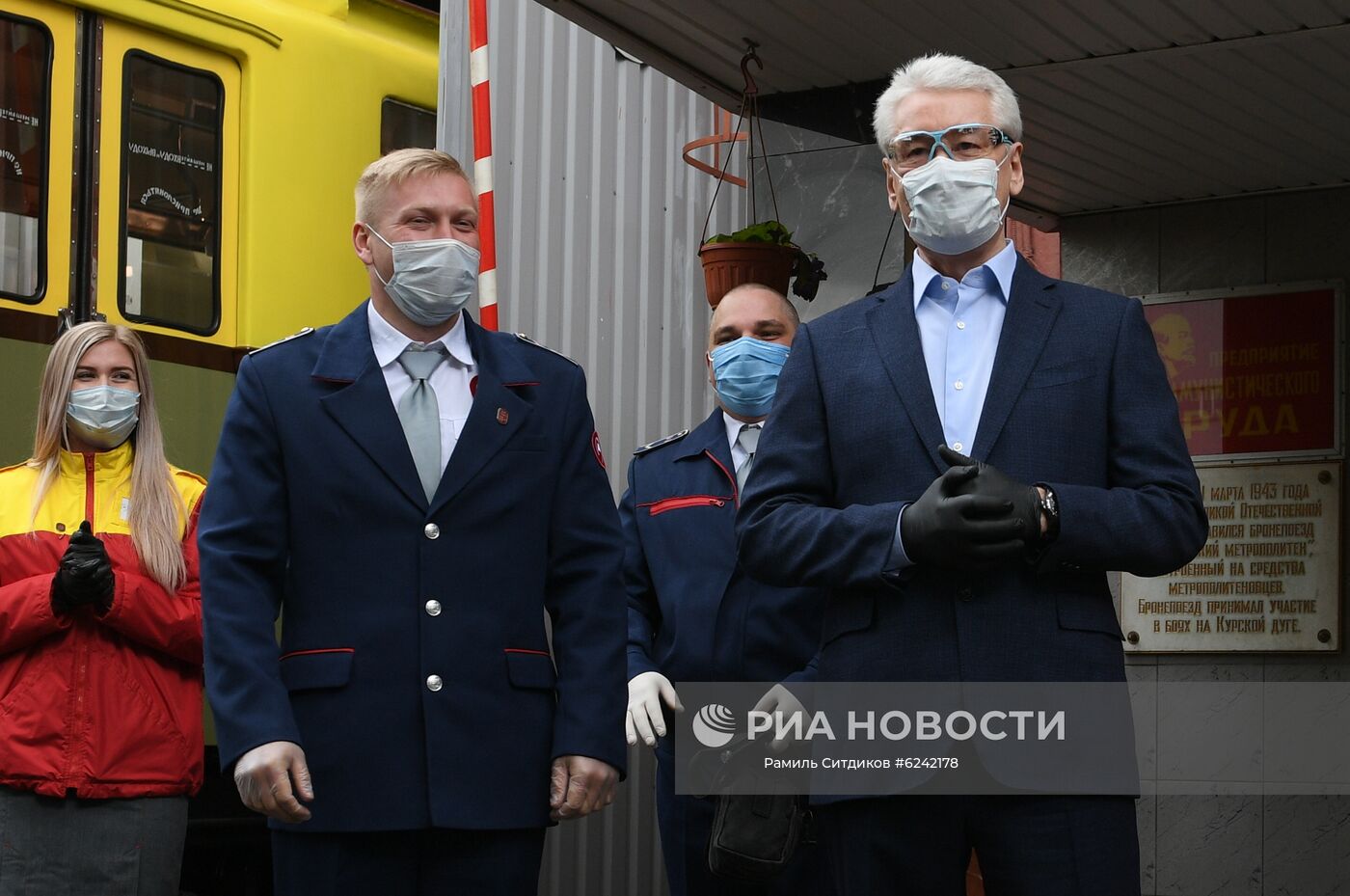 Мэр Москвы С. Собянин поздравил сотрудников метрополитена с 85-летием