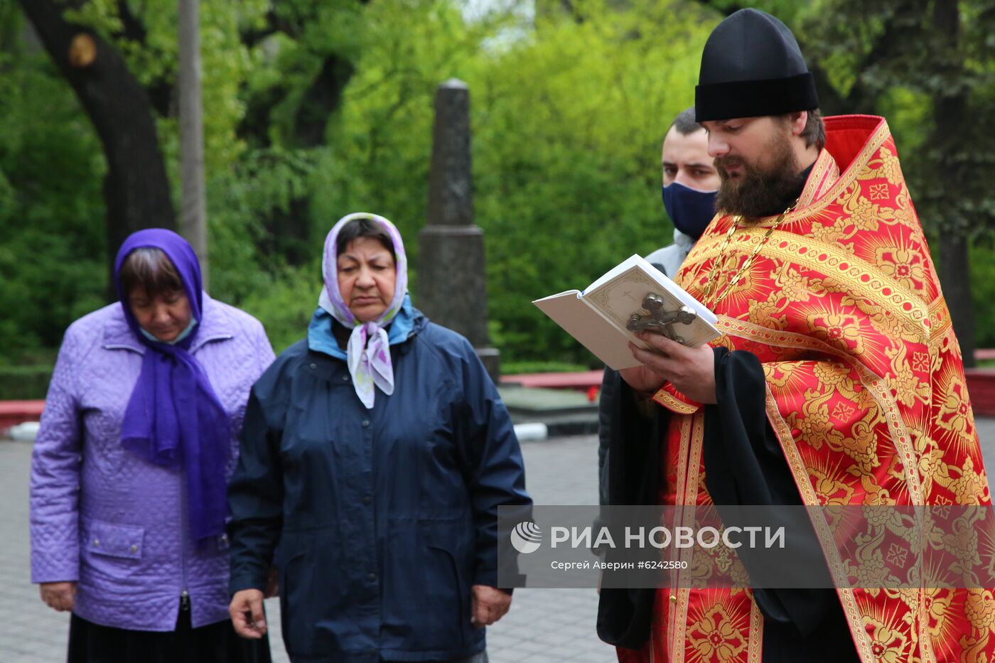 Церемония перезахоронения останков безымянного солдата, погибшего в годы ВОВ