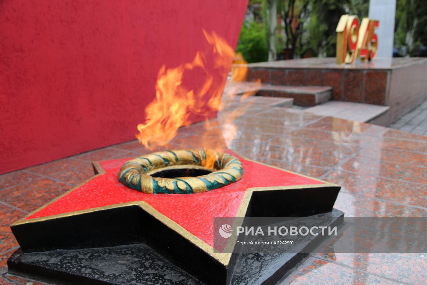 Церемония перезахоронения останков безымянного солдата, погибшего в годы ВОВ