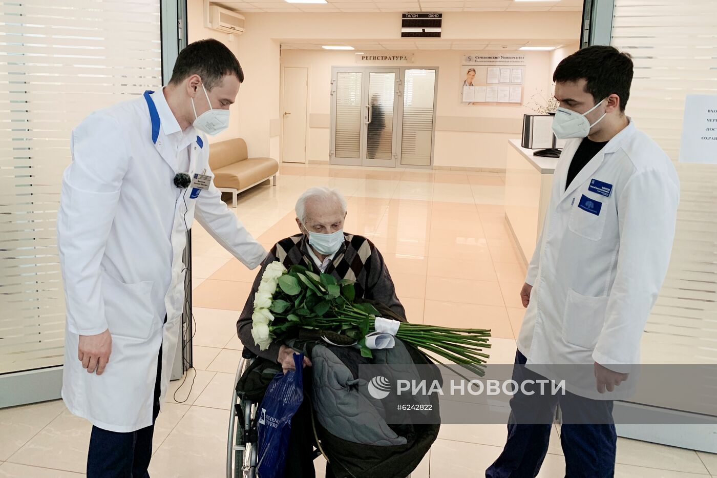 В Москве от COVID-19 вылечили 100-летнего ветерана Б. Новикова