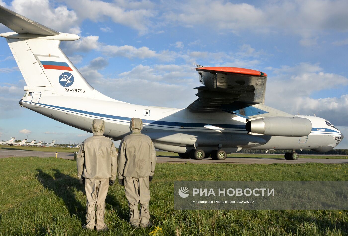 Возвращение российских военных специалистов из Италии