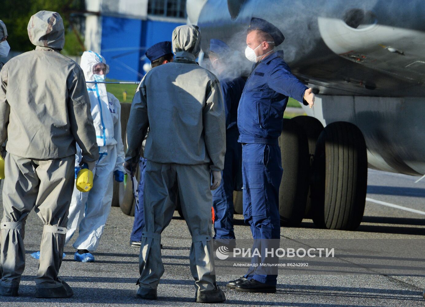 Возвращение российских военных специалистов из Италии