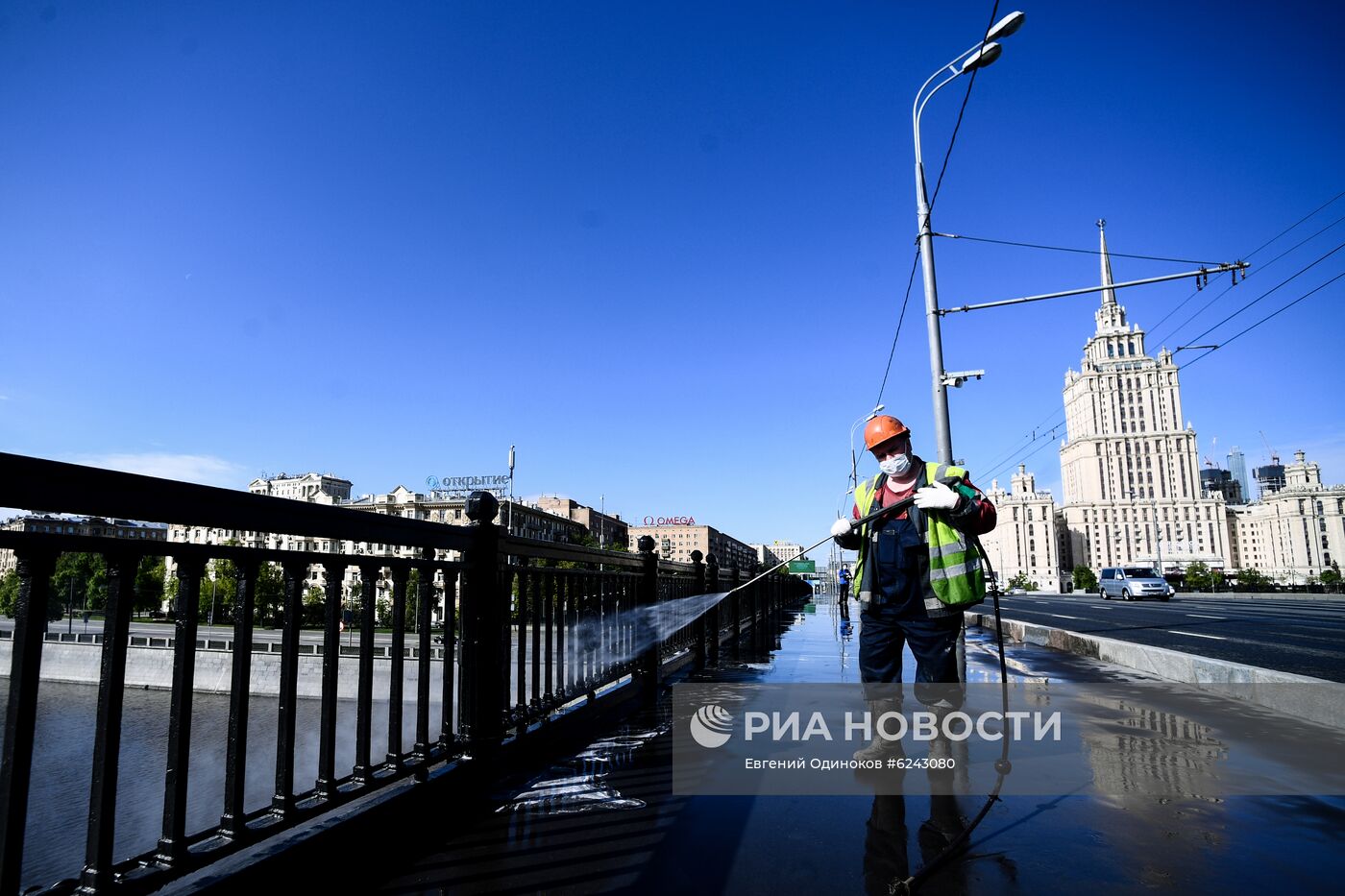 Дезинфекция дорог и тротуаров в Москве 