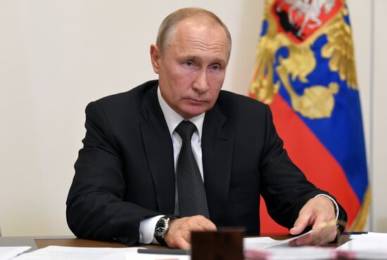 Президент РФ В. Путин провел совещание с представителями общественности Дагестана