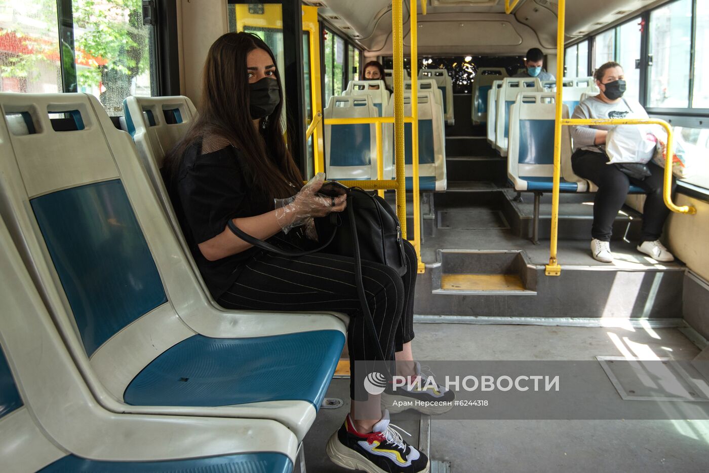 В Ереване возобновил работу общественный транспорт