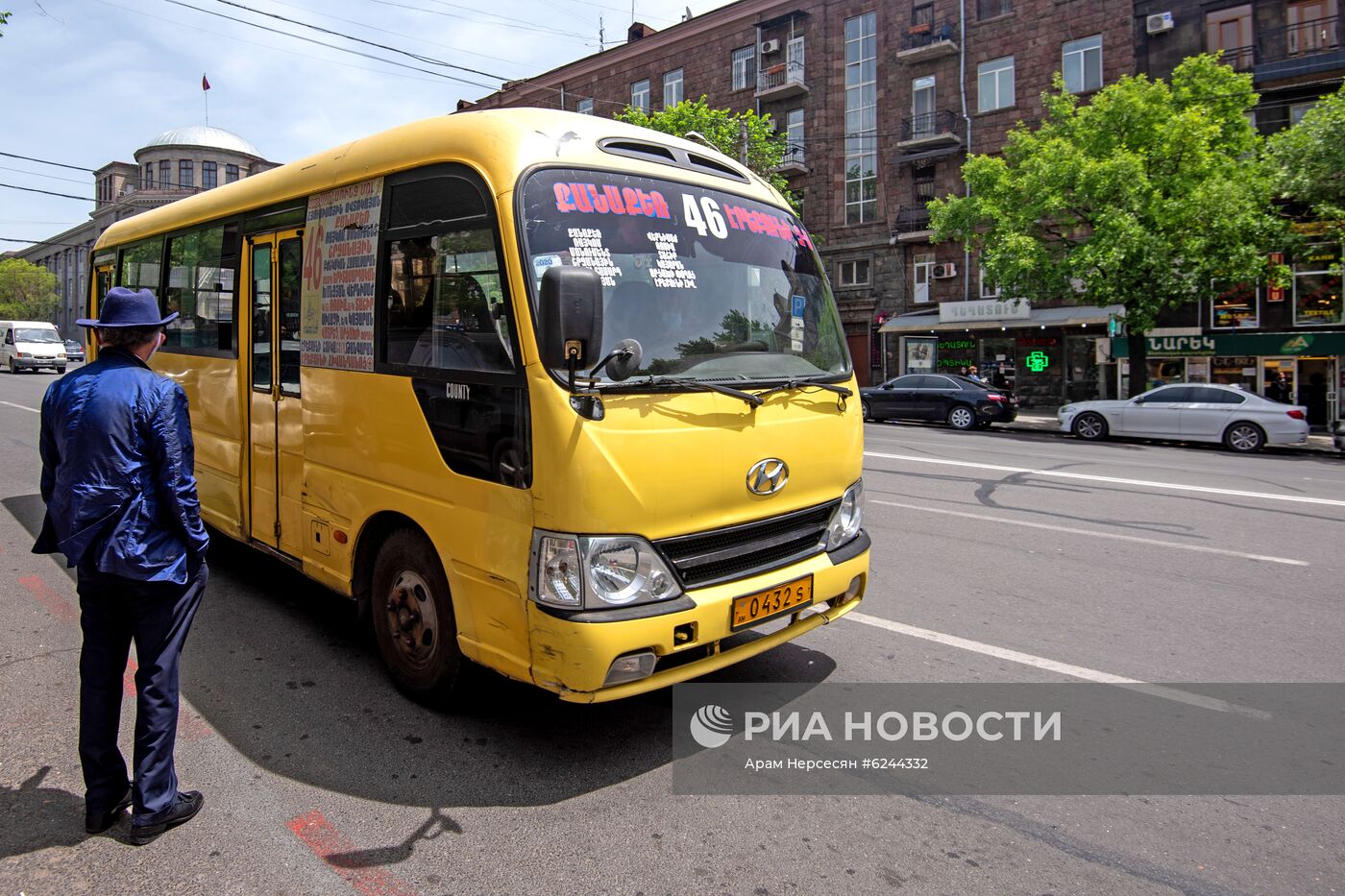 В Ереване возобновил работу общественный транспорт