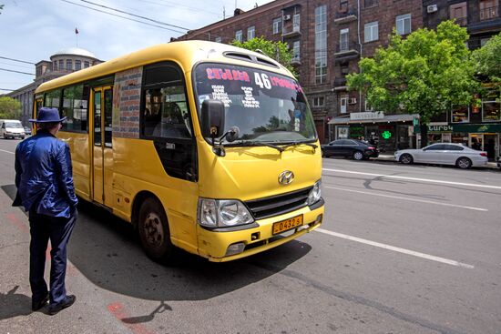 В Ереване возобновил работу общественный транспорт