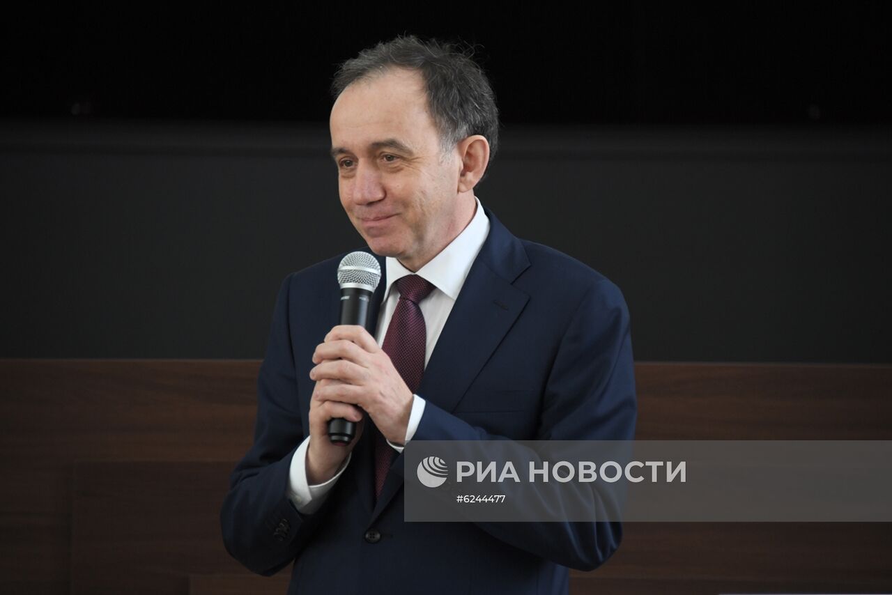 Д. Рогозин представил Игоря Озара коллективу РКК "Энергия"
