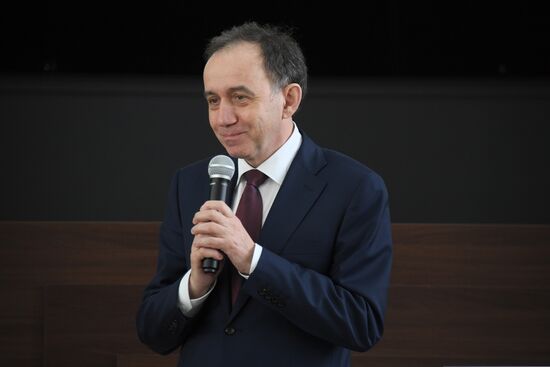Д. Рогозин представил Игоря Озара коллективу РКК "Энергия"