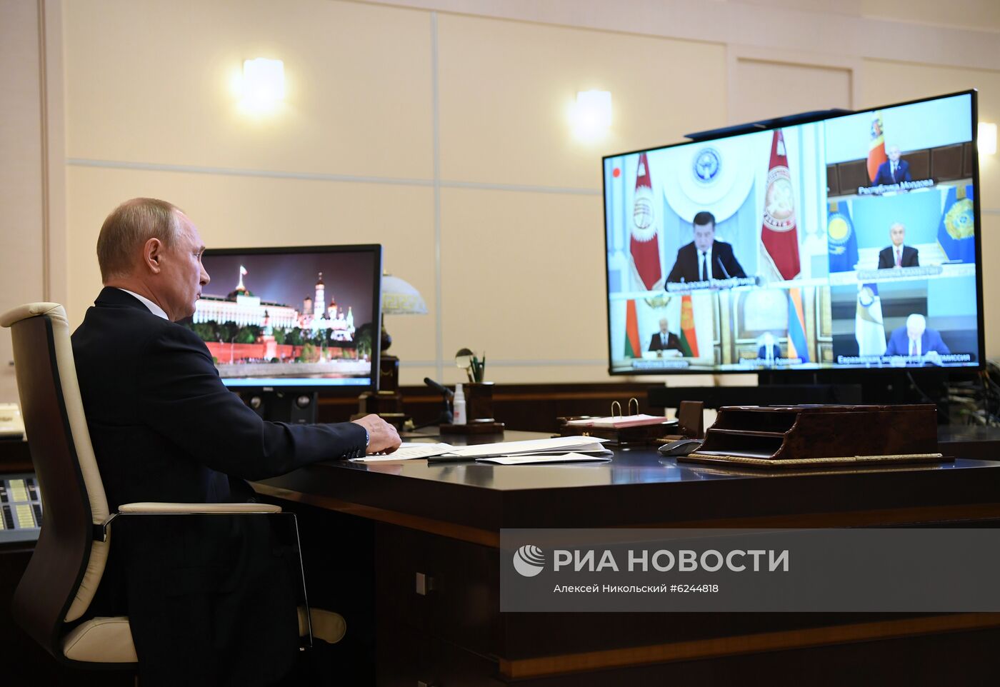 Президент РФ В. Путин принял участие в заседании ВЕЭС в режиме видеоконференции