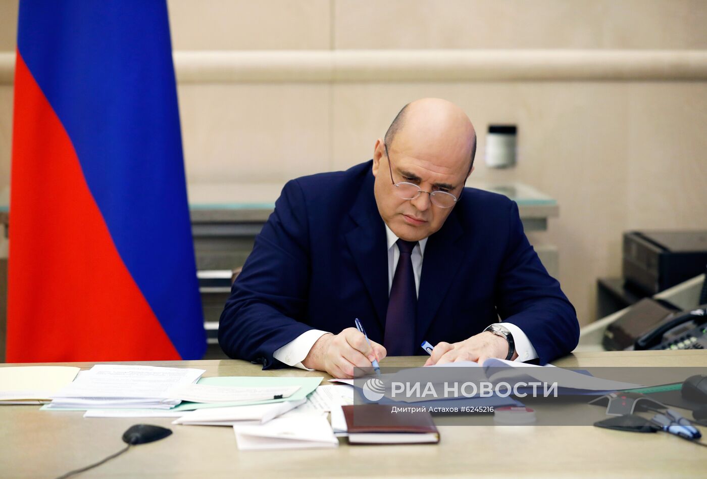 Премьер-министр РФ М. Мишустин принял участие в совещании по вопросам реализации мер поддержки экономики и социальной сферы