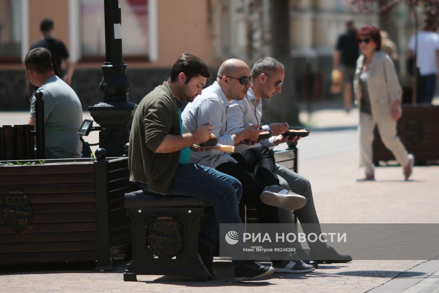 Ослабление карантинного режима в городах России 