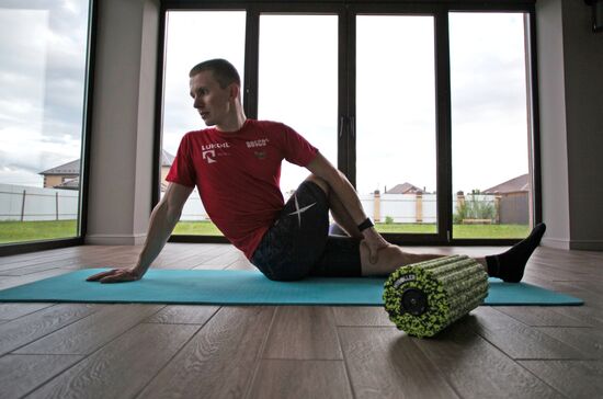 Домашняя тренировка лыжника Д. Спицова