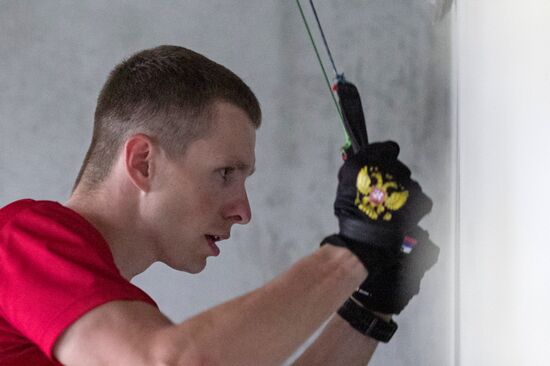 Домашняя тренировка лыжника Д. Спицова