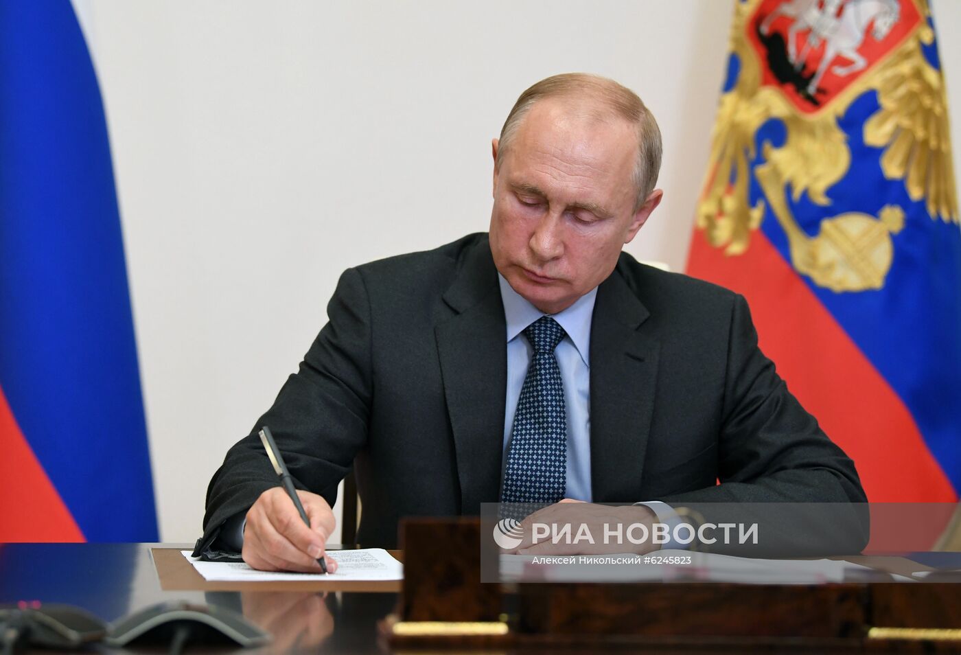 Президент РФ В. Путин встретился с президентом Татарстана Р. Миннихановым