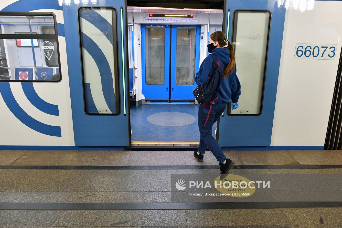 В метро Москвы появились стикеры с указанием более свободных вагонов