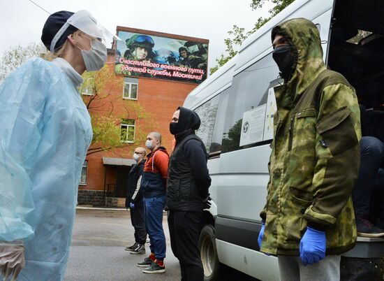 Отправка призывников на службу в ВС РФ из Москвы