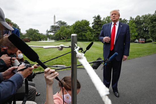 Пресс-подход Д. Трампа перед отлетом в Детройт