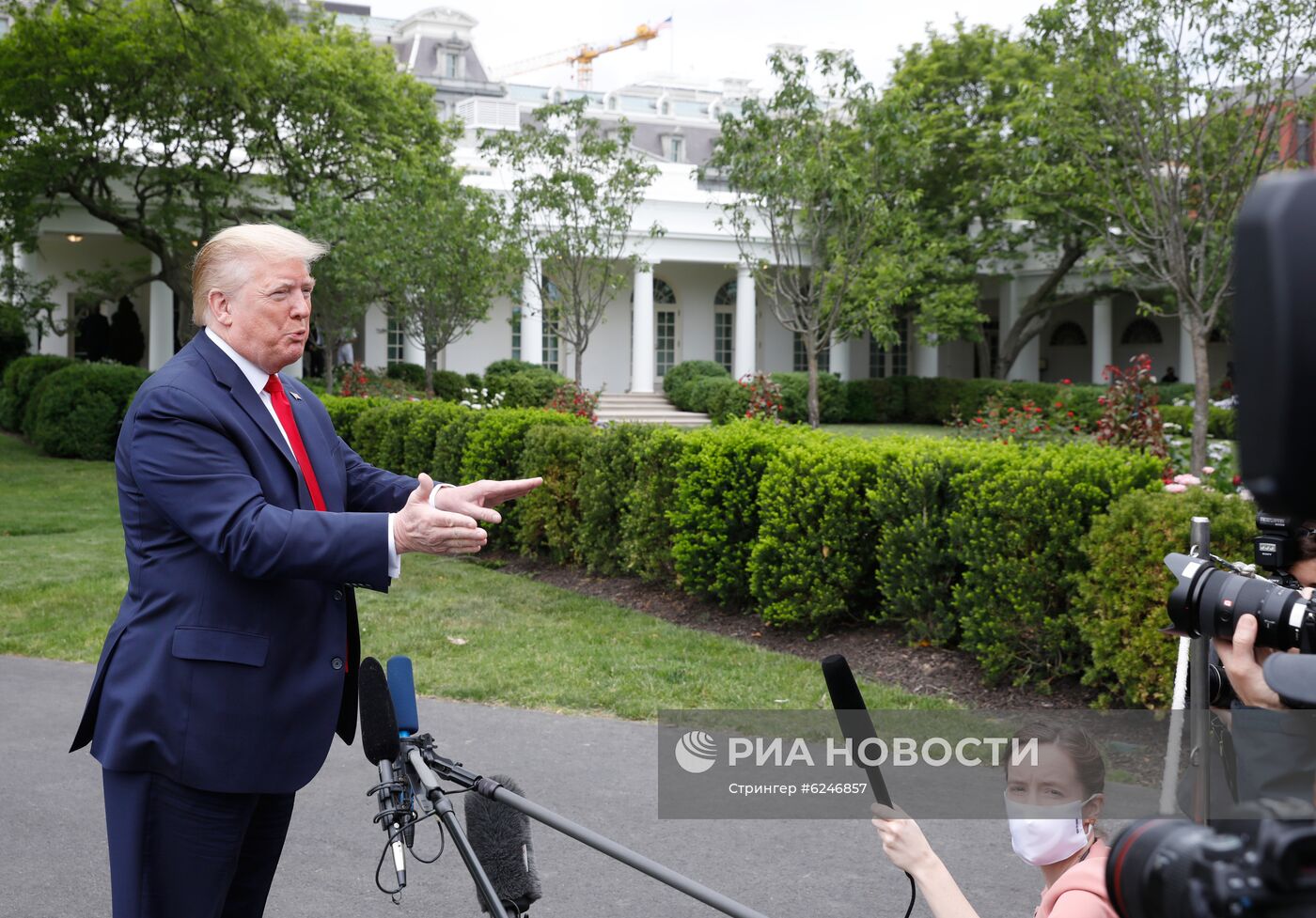 Пресс-подход Д. Трампа перед отлетом в Детройт