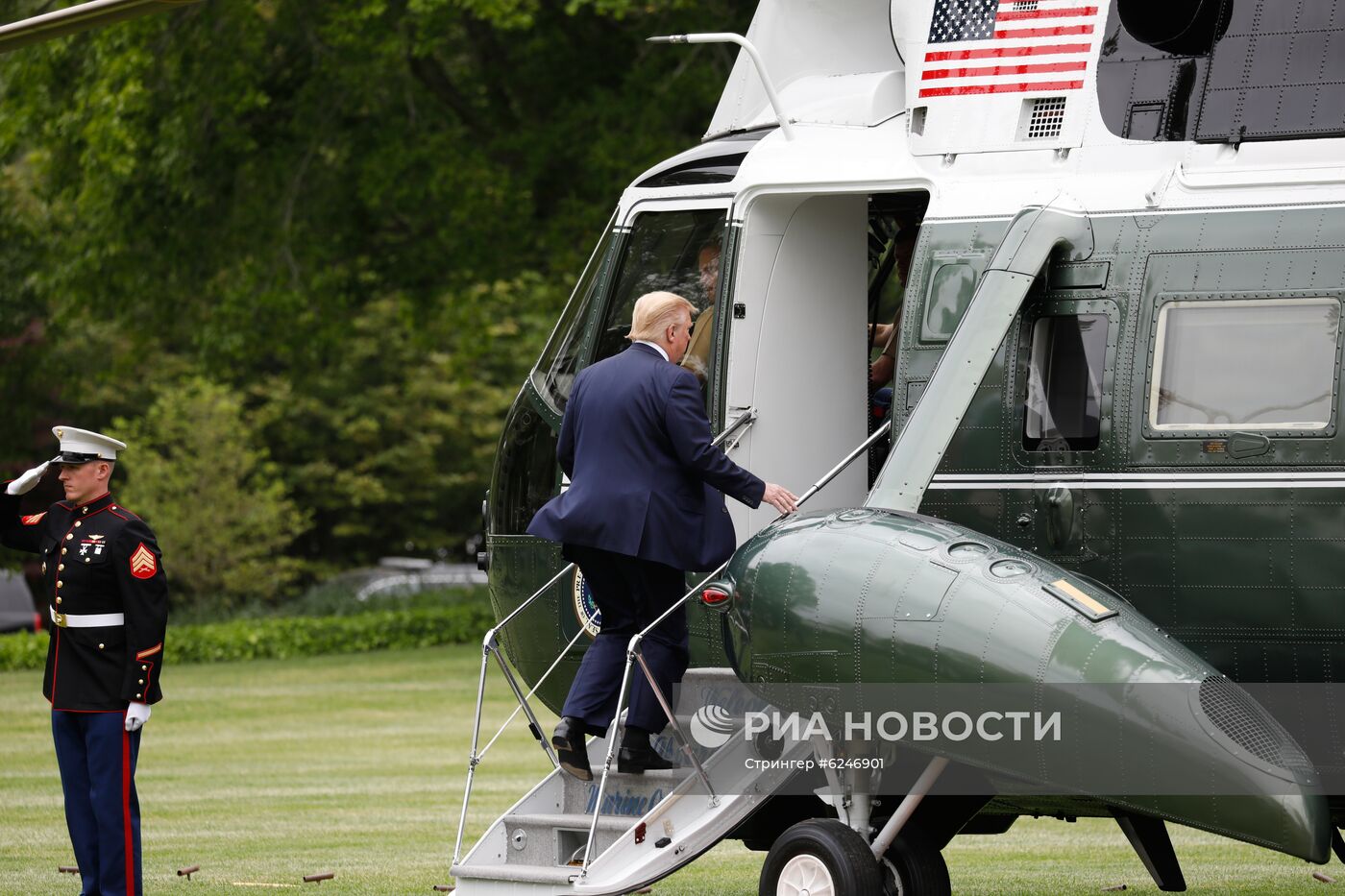 Пресс-подход Д. Трампа перед отлетом в Детройт