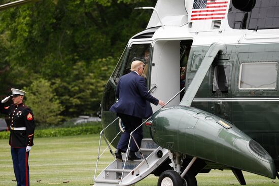 Пресс-подход Д. Трампа перед отлетом в Детройт