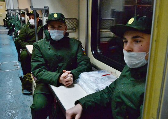 Отправка призывников на службу в ВС РФ из Москвы