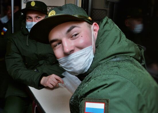 Отправка призывников на службу в ВС РФ из Москвы