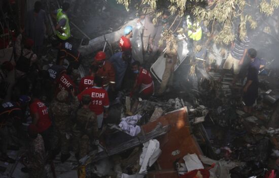 В Пакистане разбился пассажирский самолёт