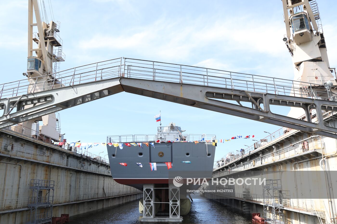 Спуск на воду фрегата "Адмирал Головко" в Санкт-Петербурге