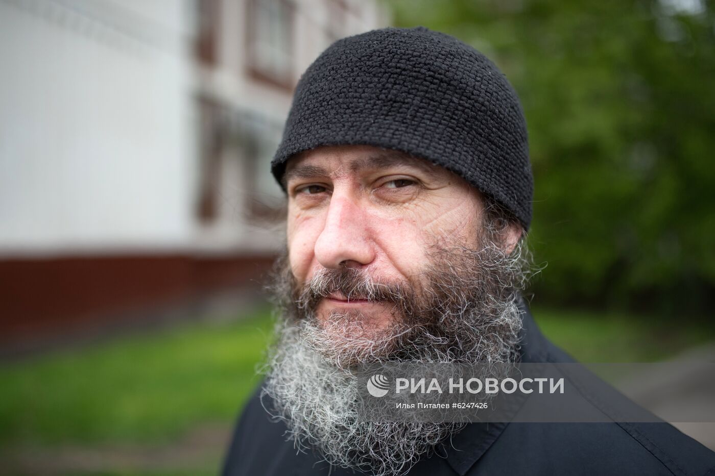 Священники РПЦ посещают больных COVID-19, которые лечатся дома