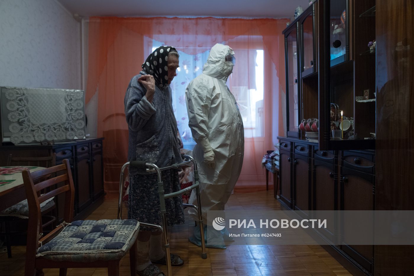 Священники РПЦ посещают больных COVID-19, которые лечатся дома