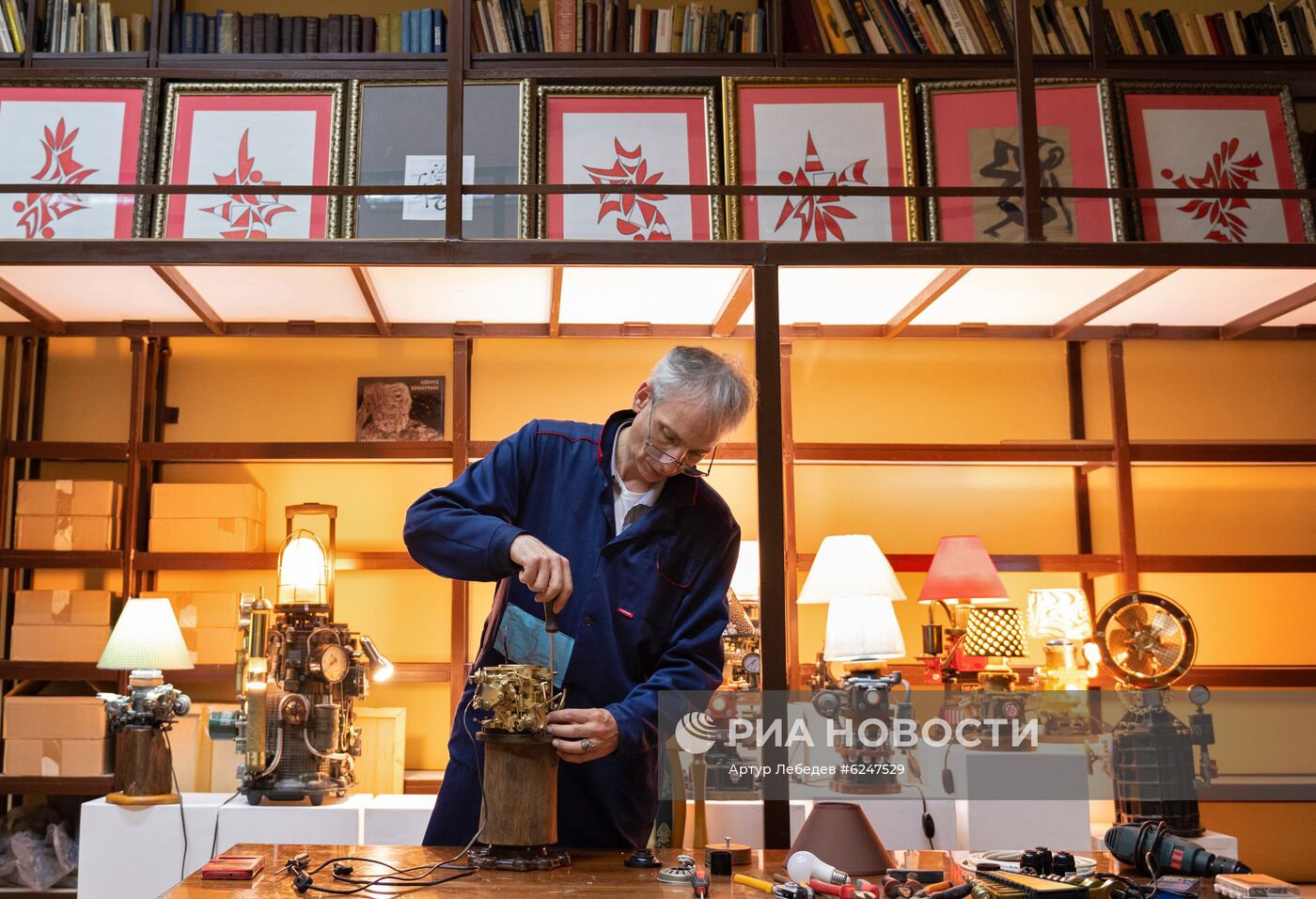 Художник из Сочи создаёт светильники из автозапчастей