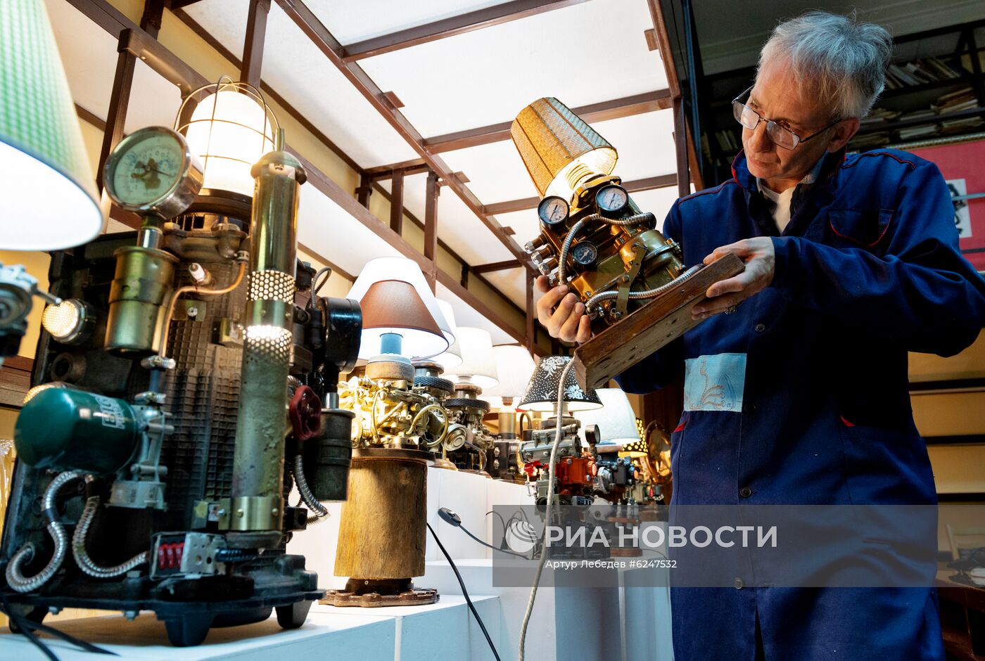 Художник из Сочи создаёт светильники из автозапчастей