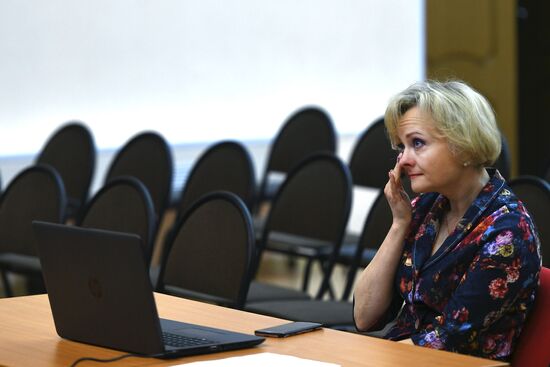 Последний звонок онлайн в московской школе № 2127