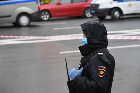 Захват заложников в отделении банка в центре Москвы