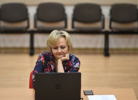 Последний звонок онлайн в московской школе № 2127