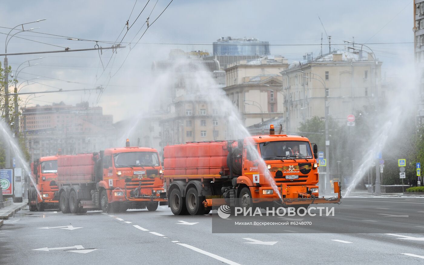 Дезинфекция проезжей части дорог и тротуаров в Москве