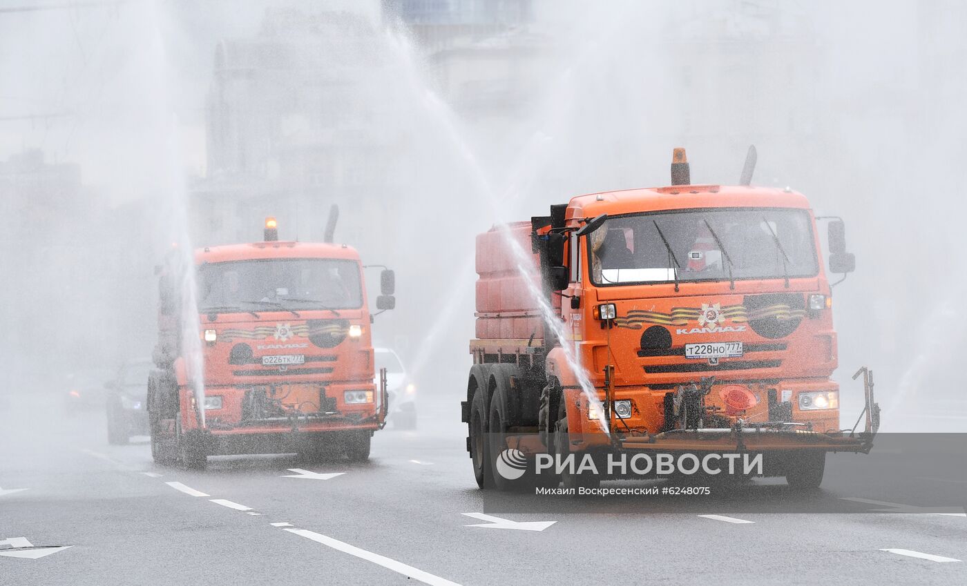 Дезинфекция проезжей части дорог и тротуаров в Москве