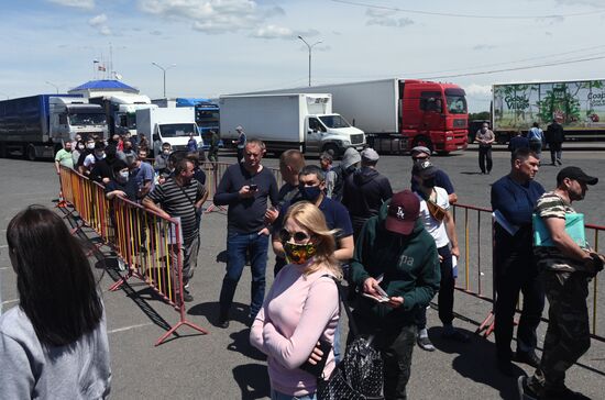Выдача транзитных пропусков на границе Ростовской области и Краснодарского края