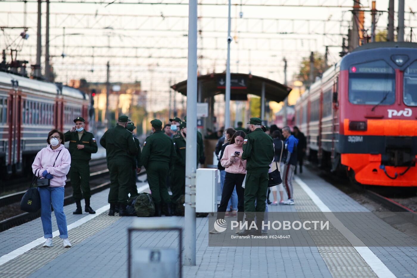 Отправка первых призывников из Краснодарского края на железнодорожном вокзале Краснодар-1