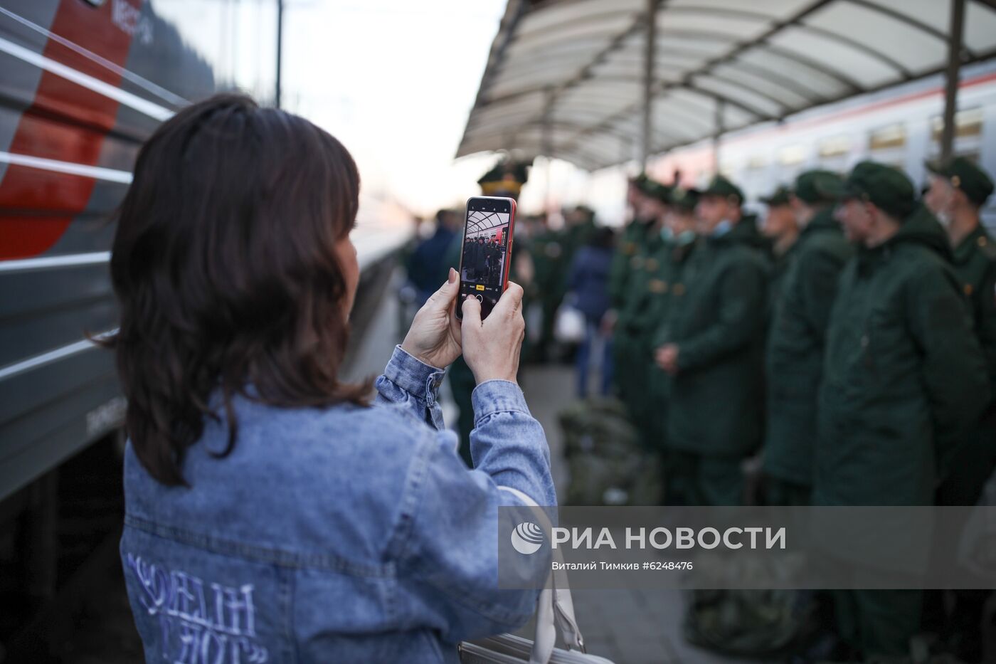 Отправка первых призывников из Краснодарского края на железнодорожном вокзале Краснодар-1