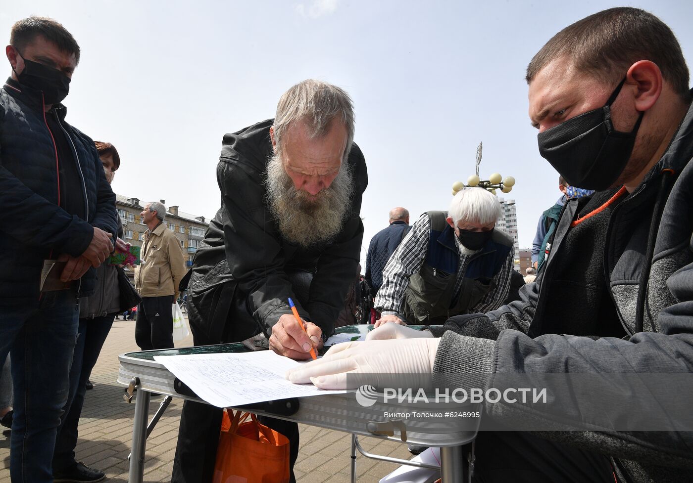 Пикет по сбору подписей за выдвижение кандидатов в президенты Белоруссии