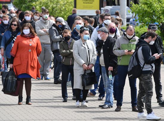 Пикет по сбору подписей за выдвижение кандидатов в президенты Белоруссии