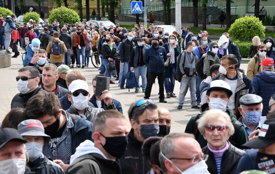 Пикет по сбору подписей за выдвижение кандидатов в президенты Белоруссии