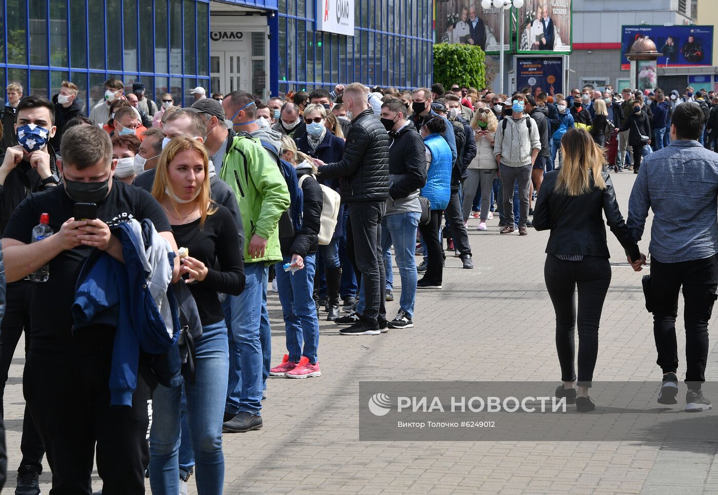 Пикет по сбору подписей за выдвижение кандидатов в президенты Белоруссии