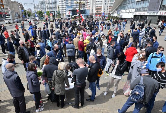 Пикет по сбору подписей за выдвижение кандидатов в президенты Белоруссии
