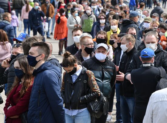 Пикет по сбору подписей за выдвижение кандидатов в президенты Белоруссии